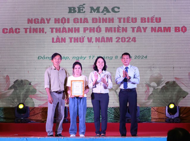 Bế mạc và trao giải Ngày hội Gia đình tiêu biểu các tỉnh, thành phố miền Tây Nam Bộ - Ảnh 2.