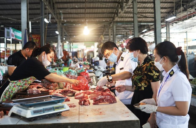 Hà Nội: Tăng cường sự lãnh đạo của cấp ủy đảng về bảo đảm an ninh, an toàn thực phẩm trong tình hình mới  - Ảnh 1.