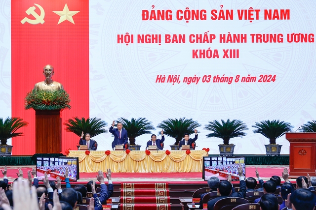 Ban Chấp hành Trung ương Đảng xem xét về công tác cán bộ - Ảnh 1.