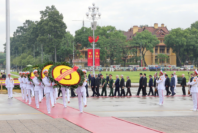 Lãnh đạo Đảng, Nhà nước vào Lăng viếng Chủ tịch Hồ Chí Minh nhân dịp 79 năm Quốc khánh 2/9 - Ảnh 1.