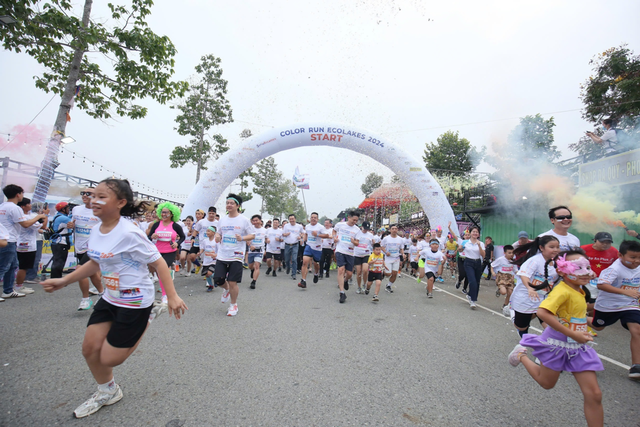 2.000 người tham gia Đường chạy sắc màu “Color Run EcoLakes 2024” - Ảnh 7.