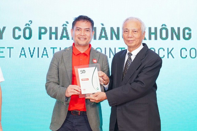 Vietjet được vinh danh trong Top 50 doanh nghiệp phát triển bền vững tiêu biểu 2024  - Ảnh 1.