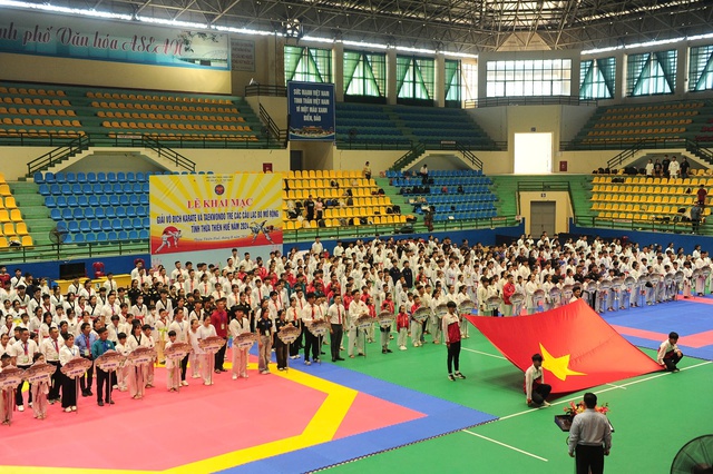 Hơn 500 VĐV tham dự Giải Vô địch Karate và Taekwondo trẻ các CLB tỉnh Thừa Thiên Huế - Ảnh 1.