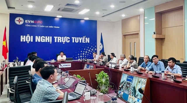 EVNCPC cử 245 kỹ sư, công nhân hỗ trợ EVNNPC khắc phục sự cố lưới điện do bão số 3 - Ảnh 1.