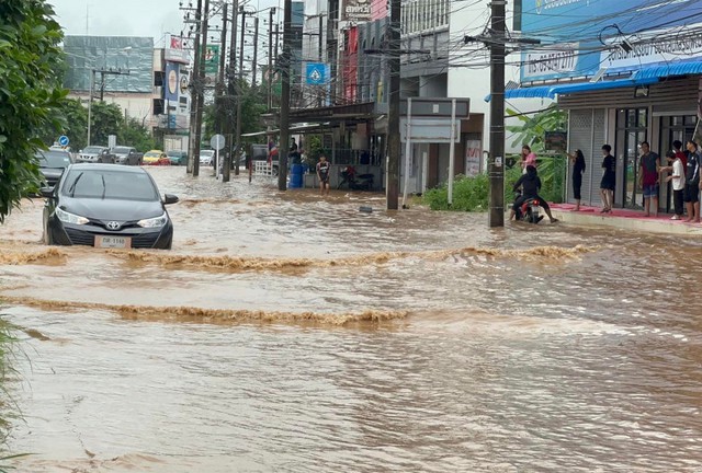 Thái Lan cảnh báo cấp về lũ quét trên diện rộng tại 48 tỉnh, bao gồm cả thủ đô Bangkok - Ảnh 1.