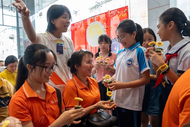 &quot;Chuyện Trăng Non&quot; - Ánh trăng vẫn sáng cho những trái tim nhỏ bé  - Ảnh 8.