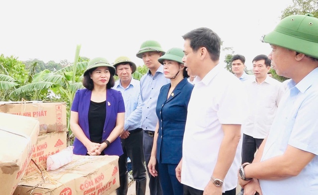 Phó Bí thư Thường trực Thành ủy Hà Nội Nguyễn Thị Tuyến: Cần đảm an toàn cao nhất cho người dân trong công tác phòng chống bão lũ - Ảnh 1.