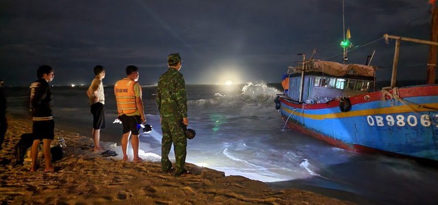 Quảng Bình: Khẩn trương kêu gọi 592 phương tiện đang đánh bắt cá ở vùng ảnh hưởng của bão YAGI - Ảnh 2.