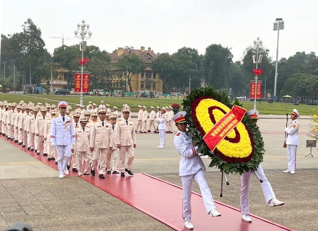 Lãnh đạo Đảng, Nhà nước vào Lăng viếng Chủ tịch Hồ Chí Minh - Ảnh 4.