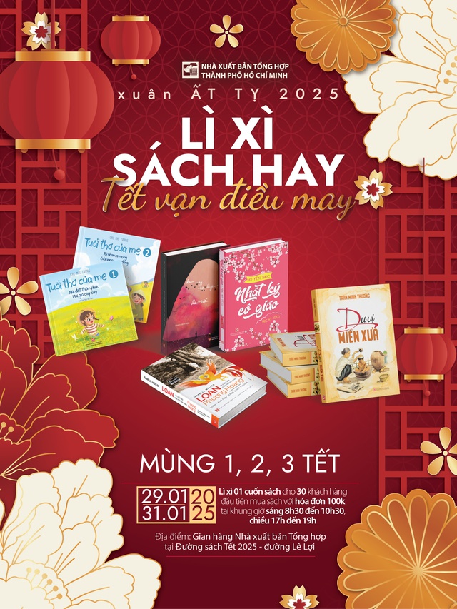 Nhà nghiên cứu Nguyễn Đình Tư ký tặng sách cho độc giả vào ngày khai mạc Đường sách Tết - Ảnh 2.