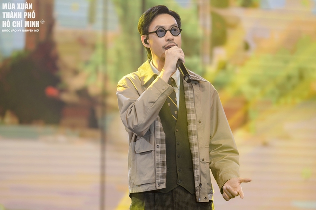 Rapper Đen mang &quot;Vị nhà&quot; đến sân khấu Mùa Xuân TP.HCM - Ảnh 1.