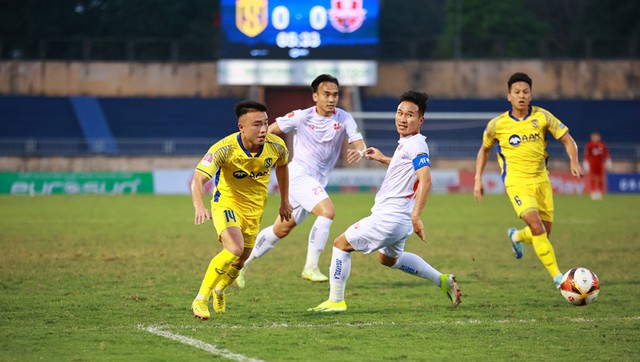 Trước vòng 13 V-League 2024/25: Căng thẳng cuộc đua cuối bảng đấu - Ảnh 2.