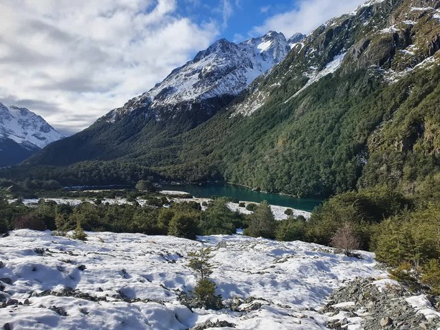 New Zealand tăng cường giải pháp bảo tồn 'hồ nước tinh khiết nhất thế giới' - Ảnh 1.