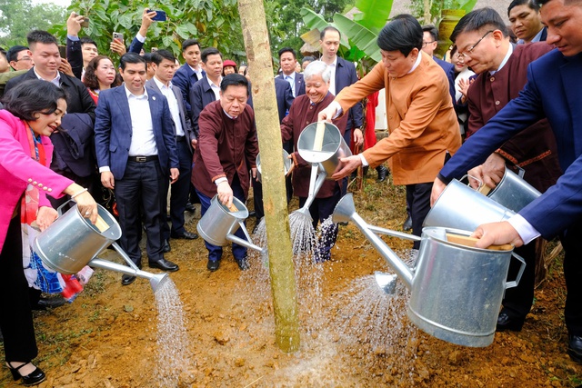 Chủ tịch nước Lương Cường: Giữ gìn và làm sâu sắc hơn những giá trị văn hóa dân tộc, đoàn kết và đồng hành trong công cuộc xây dựng và phát triển đất nước - Ảnh 4.