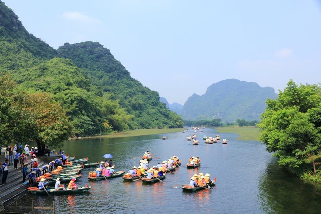 Báo quốc tế ca ngợi vẻ đẹp của Tràng An, ví như &quot;Vịnh Hạ Long trên cạn&quot; - Ảnh 2.