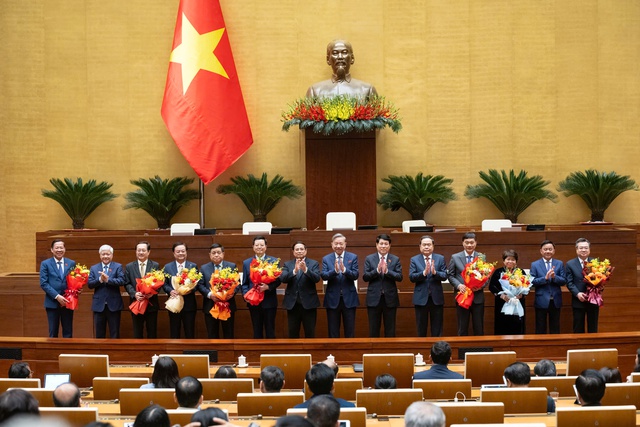 Ông Nguyễn Chí Dũng và ông Mai Văn Chính làm Phó Thủ tướng Chính phủ - Ảnh 1.