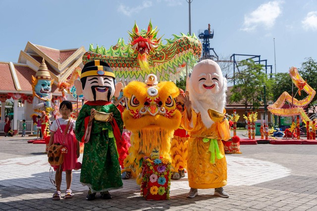 Hàng ngàn du khách du xuân tại “thánh địa giải trí” của Đà Nẵng - Ảnh 2.