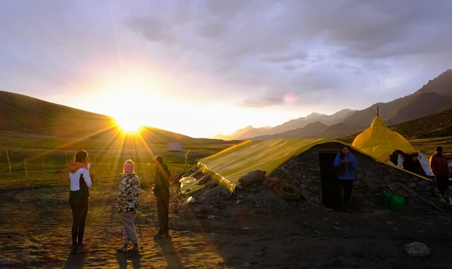 Ấn Độ nổi tiếng với du lịch đi bộ đường dài qua vùng Markha của Ladakh - Ảnh 2.