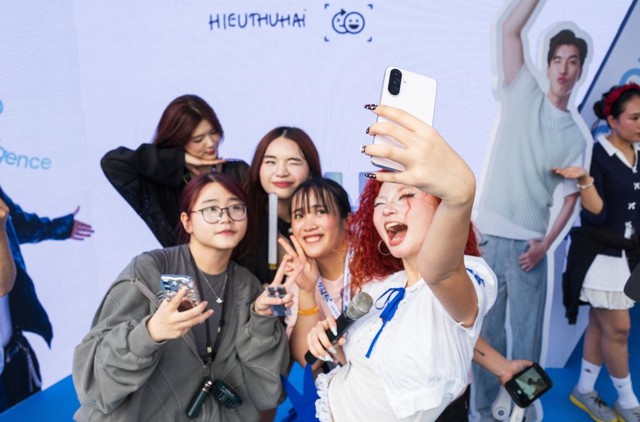 Fan HIEUTHUHAI “khoe nhẹ” khoảnh khắc selfie cực đẹp, bí quyết đu idol chính là Galaxy A56 5G! - Ảnh 7.