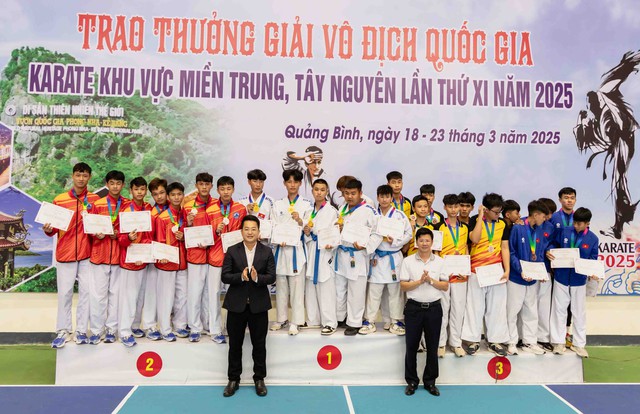 Bế mạc và trao giải cho các VĐV tại giải vô địch Karate Khu vực Miền Trung – Tây Nguyên - Ảnh 2.