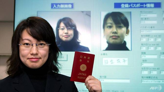 Hộ chiếu Nhật Bản chiếm ngôi vương của Singapore - Ảnh 1.