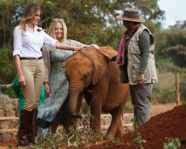 Melania Trump gây tranh cãi vì đội mũ “thực dân” trong chuyến công du tại châu Phi - Ảnh 5.