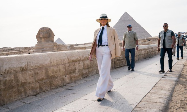 Melania Trump gây tranh cãi vì đội mũ “thực dân” trong chuyến công du tại châu Phi - Ảnh 6.