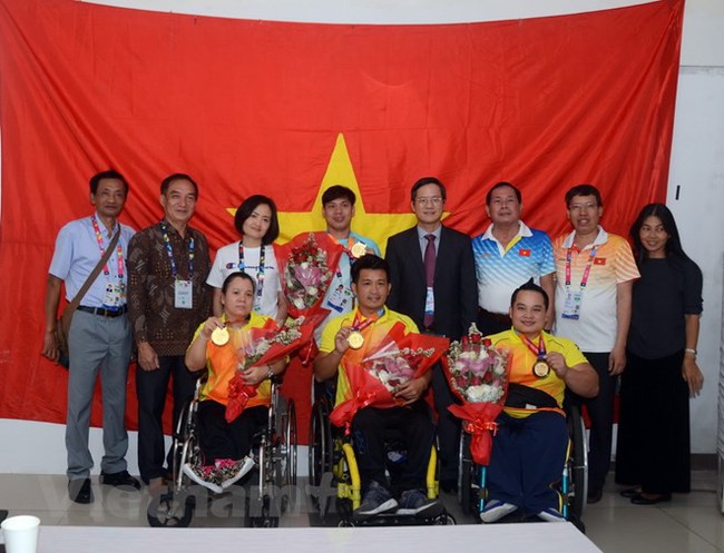 Đại sứ Việt Nam tại Indonesia chúc mừng đoàn thể thao người khuyết tật Việt Nam - Ảnh 1.
