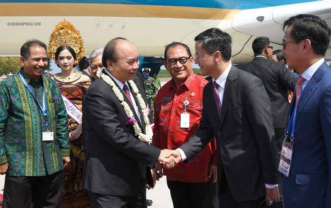Thủ tướng đến Bali, Indonesia - Ảnh 2.