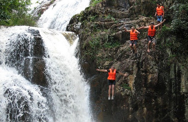 Bỏ nấc nhảy cao 11m từ đỉnh thác Datanla Đà Lạt vì sự an toàn của du khách  - Ảnh 1.