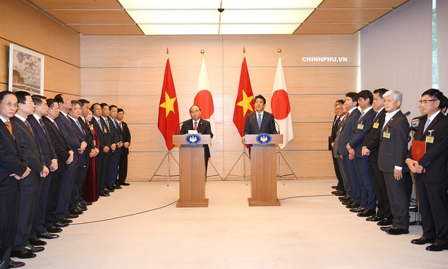 Thủ tướng Việt Nam và Nhật Bản họp báo chung - Ảnh 1.