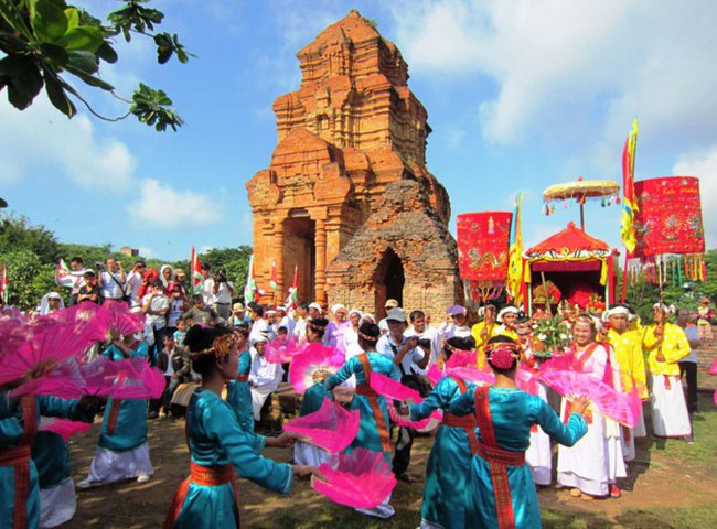 Đồng bào Chăm ở Ninh Thuận vui đón Lễ hội Katê năm 2018 - Ảnh 1.