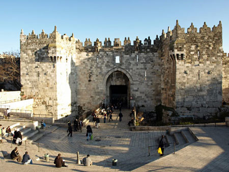 Cổng Damascus - Cổng lớn nhất trong 8 cổng nằm trên khu tường thành dẫn vào Thành cổ Jerusalam