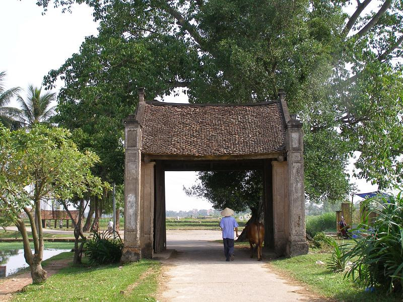 Cổng làng nơi lưu giữ hồn quê  Tạp chí Quê Hương Online  Ủy ban Nhà nước  về người Việt Nam ở nước ngoài