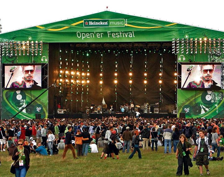 Cho phép nghệ sĩ quốc tế biểu diễn trong chương trình Heineken Festival 2017
