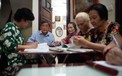 Thăm lớp học tiếng Anh đặc biệt của các cụ già ở Hà Nội