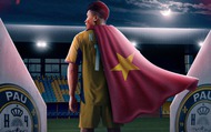 Quang Hải khoác lá cờ Việt Nam đầy tự hào xuất hiện trên trang Ligue 1 với 7,5 triệu người theo dõi