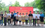 Công đoàn Bộ VHTTDL tổ chức lễ báo công dâng Bác và trao thưởng cho học sinh
