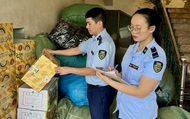 Khám xe ô tô khách hoán cải thành ô tô chở hàng, phát hiện hơn 6.000 sản phẩm vi phạm 