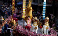 Duy trì và bảo tồn truyền thống văn hóa trong lễ hội té nước Songkran hàng năm ở Thái Lan