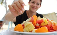 Người phụ nữ ăn trái cây để giảm cân, nào ngờ mắc bệnh tiểu đường nặng, cảnh báo kiểu ăn trái cây "độc" cực kỳ với sức khỏe