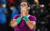 Nadal rơi nước mắt khi chỉ còn trận chung kết Australian Open để vượt Federer và Djokovic