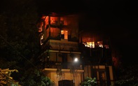  3 căn nhà phố cổ Hà Nội cháy ngùn ngụt trong đêm, nhiều tài sản bị thiêu rụi
