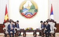 Chủ tịch Quốc hội Vương Đình Huệ hội kiến Thủ tướng Lào