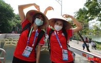 SEA Games 31: VĐV Thái Lan thích thú trải nghiệm xe buýt 2 tầng ngắm Hà Nội