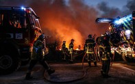 Pháp huy động thêm nhân viên cứu hỏa đối phó với hỏa hoạn gia tăng
