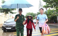Ảnh: Người dân Quảng Nam hối hả sơ tán, tránh bão Noru 