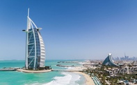 Công trình dát vàng nổi giữa biển ở UAE: Nạm trần bằng pha lê, giá 1 đêm cỡ nửa tỷ đồng
