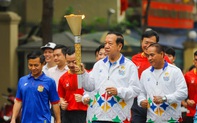 Ngọn lửa SEA Games 32 diễu hành tại Hà Nội