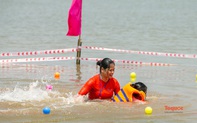 Hồ bơi "dã chiến" mang niềm vui đến cùng trẻ em đồng bào dân tộc